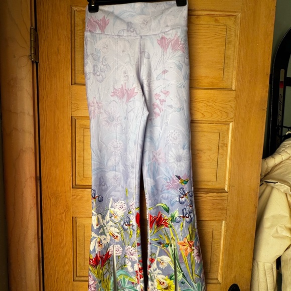 NWT Designer Johnny Was BEE Active Floral Leggings - Picture 2 of 7